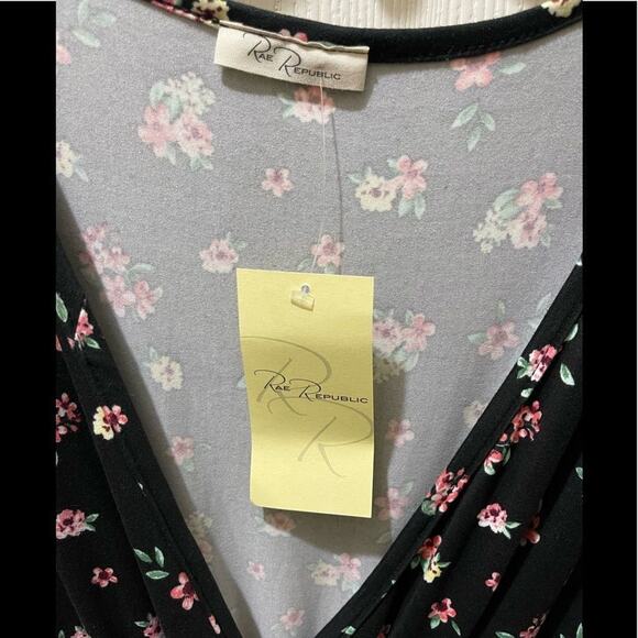 Rae Republic Dress NWT‎ - Picture 3 of 5